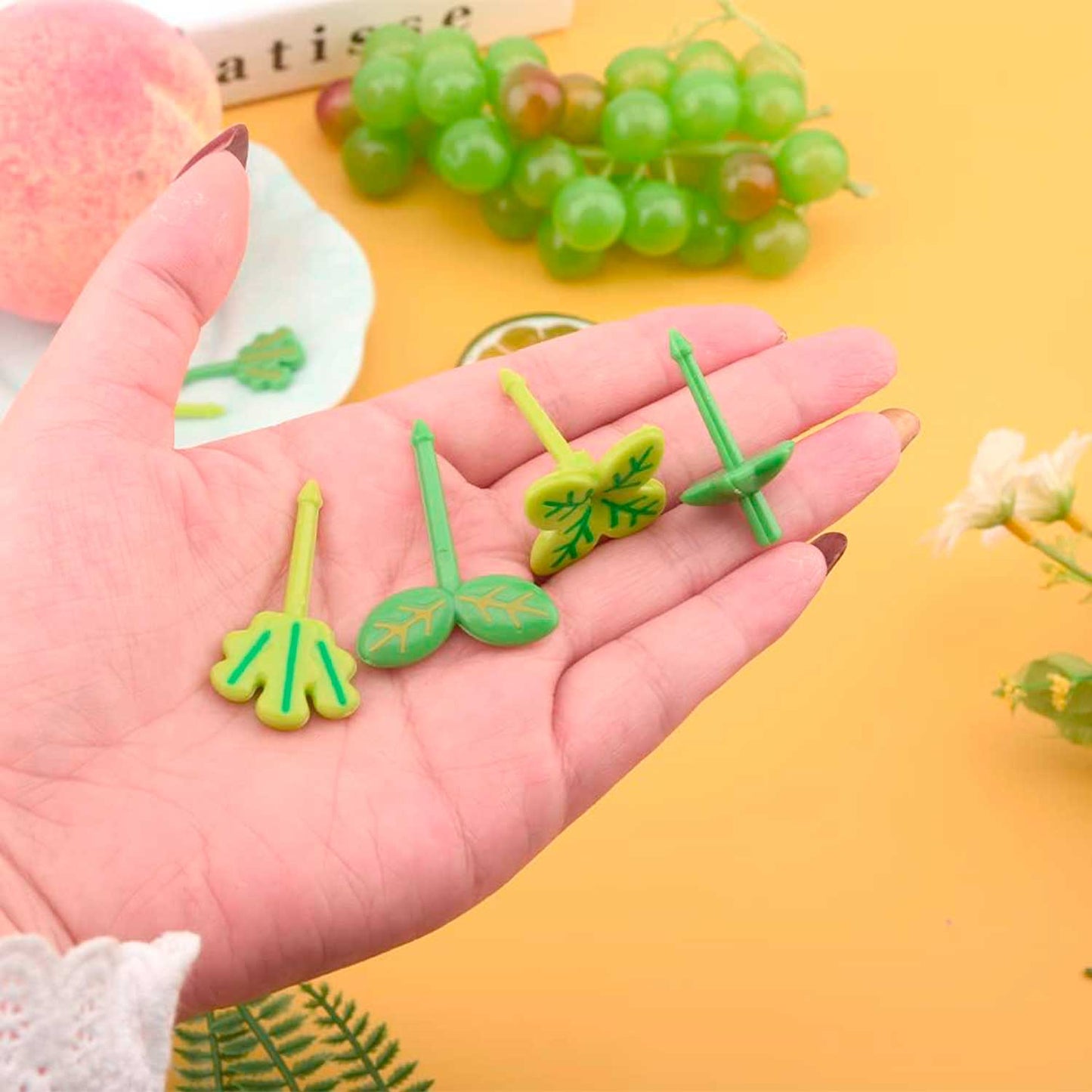 Snack Attack Leaves Dessert Forks - 8 Pieces